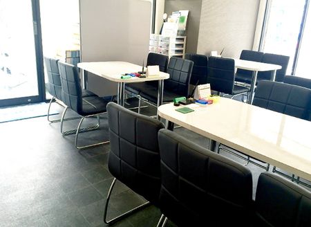 アクア不動産販売株式会社 大阪府 大阪市淀川区 店内の様子