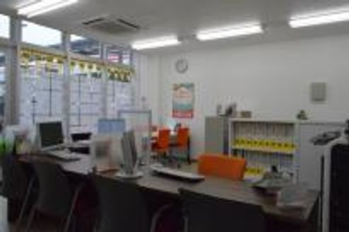 山電不動産株式会社 兵庫県 明石市 明るい店内です